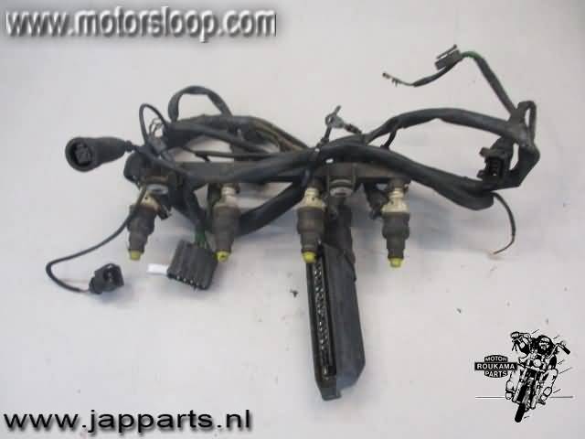 BMW K100 Fuel rail with injectors and harness