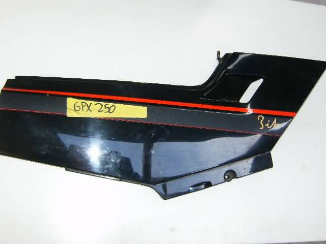 KAWASAKI GPX250 Tapa Lateral Derecha Negra