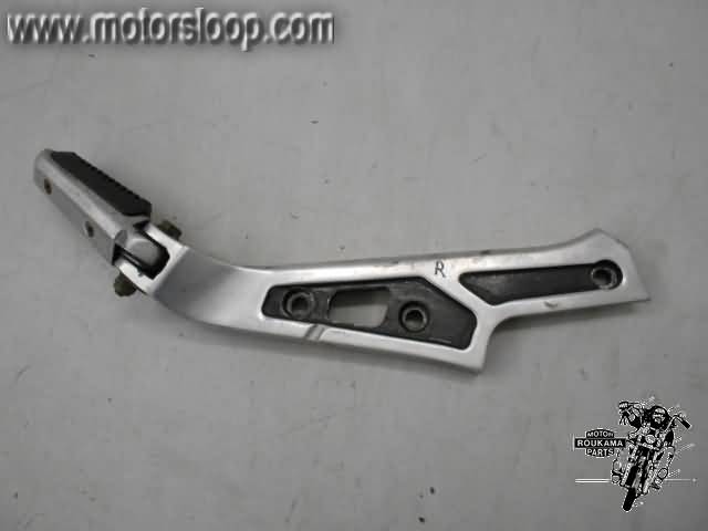 Suzuki GSX750ES(GR72A) Footpeg bracket right