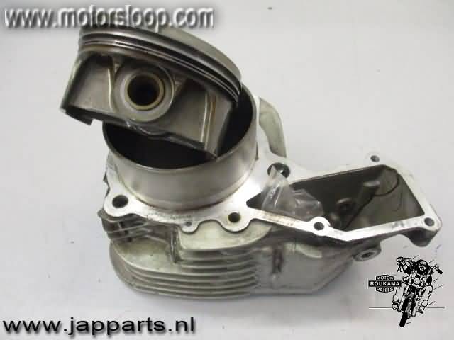 BMW R1100RT(259) Cylinder with piston left