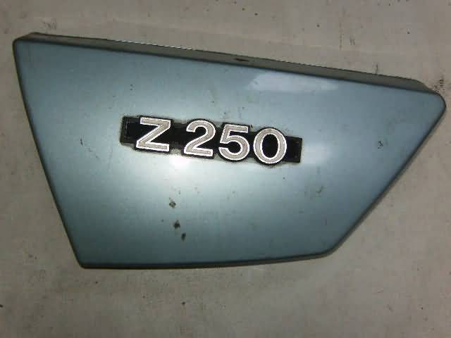 KAWASAKI Z250 Tapa Lateral Izquierda Plata