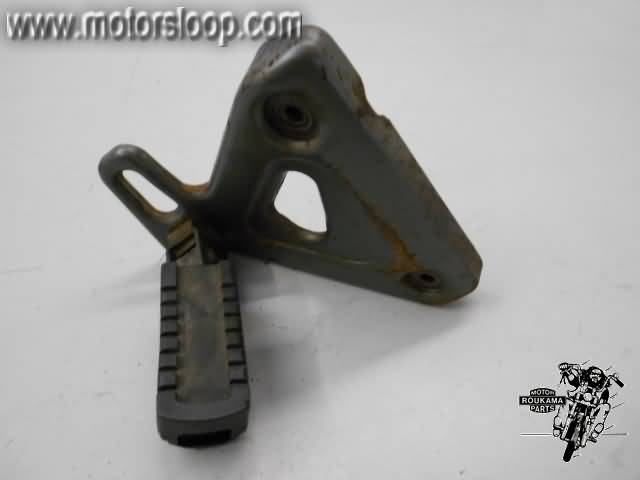 Cagiva W16 600 (2G) Estribera con soporte trasera derecha