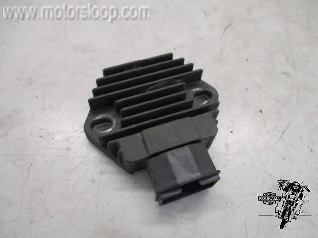 Honda FES250(MF04A) Spanningsregelaar