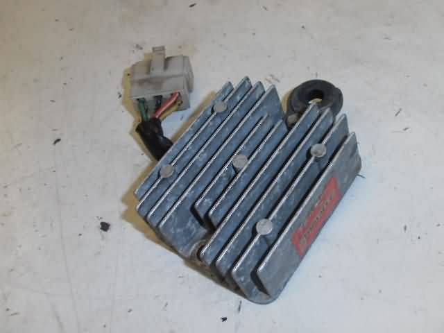 Honda CBX250(MC10) Spanningsregelaar