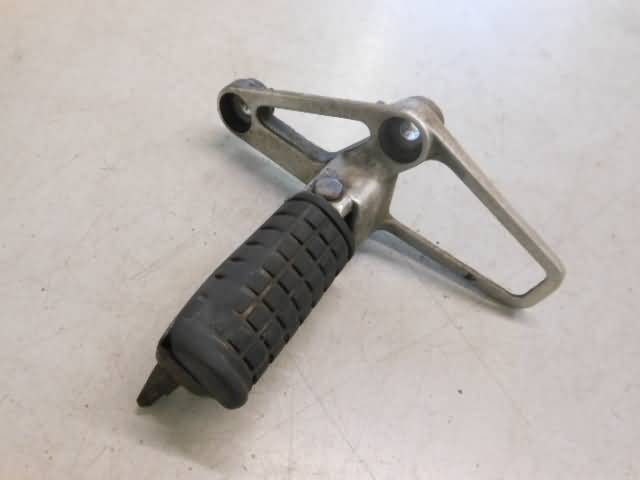 Honda VTR250(MC15) Voetstep links voor