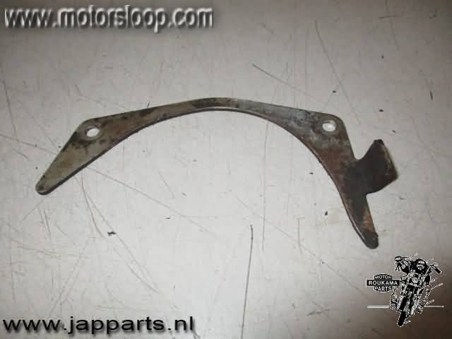 Honda XL125V(JC32) Voortandwielkap beugel