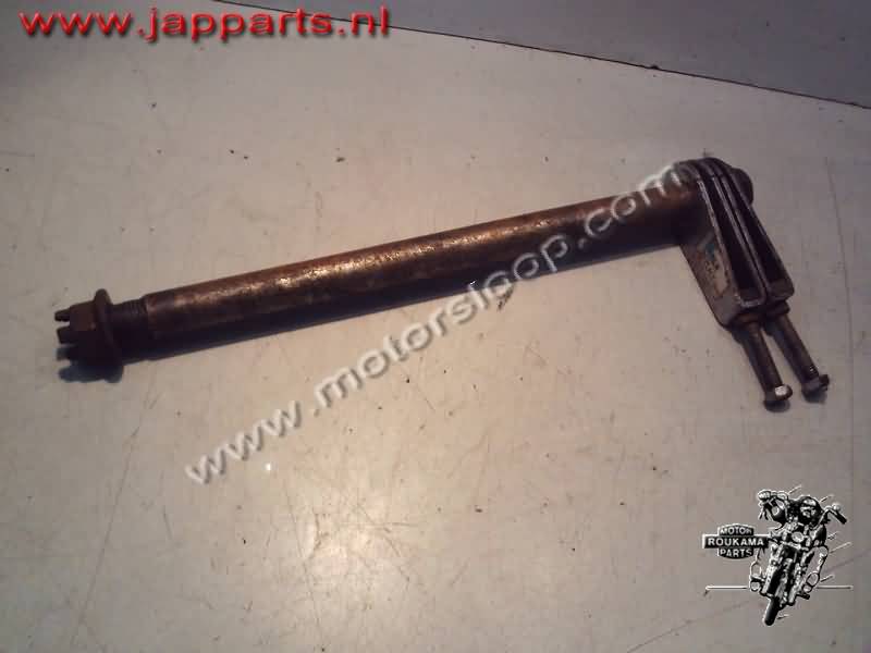 Honda CB750K(SOHC) Achterwiel as met spanners