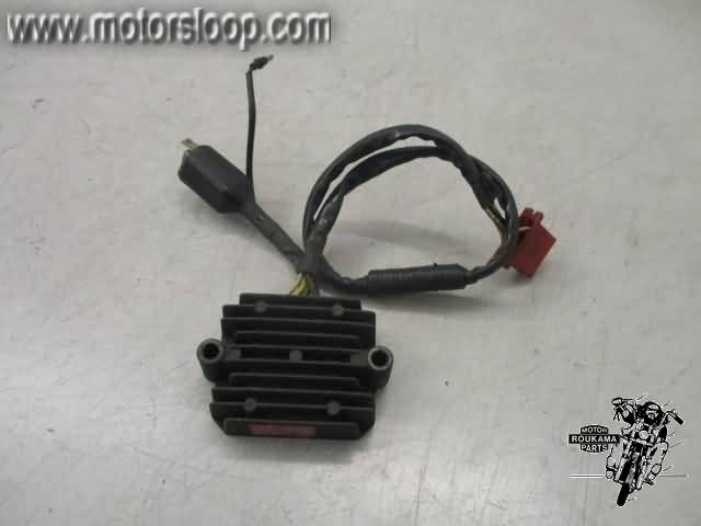 Honda CBR1000F(SC21) Spanningsregelaar 1