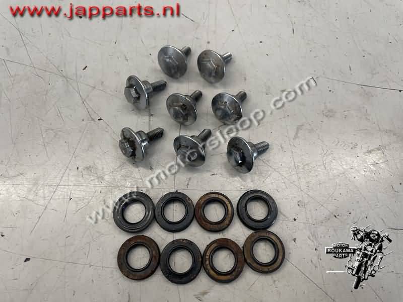 Honda VFR750(RC24) Valve cover bolts
