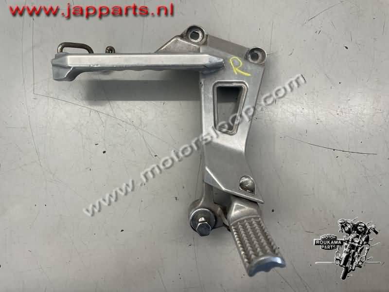 Honda VFR750(RC24) Footpeg bracket right with footpeg