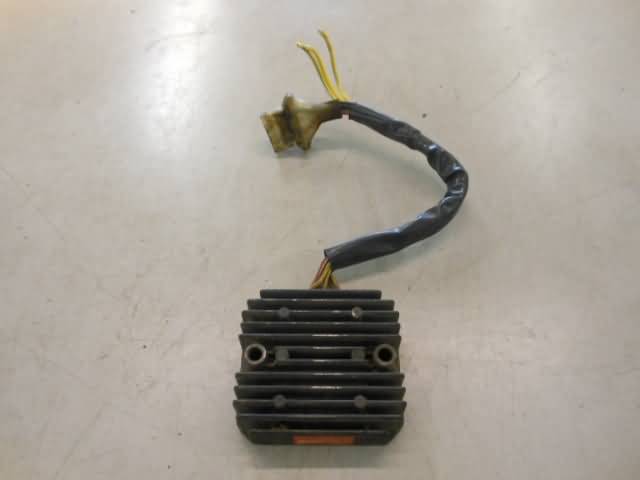 Honda VF750S(RC07) Spanningsregelaar