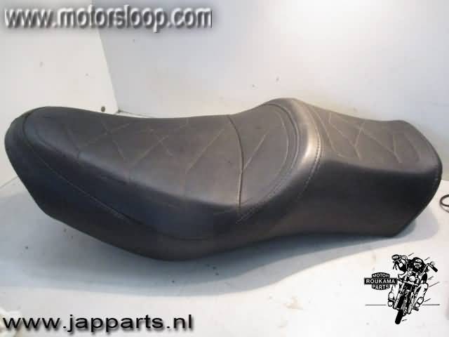 Honda VT500C(PC08) Zadel