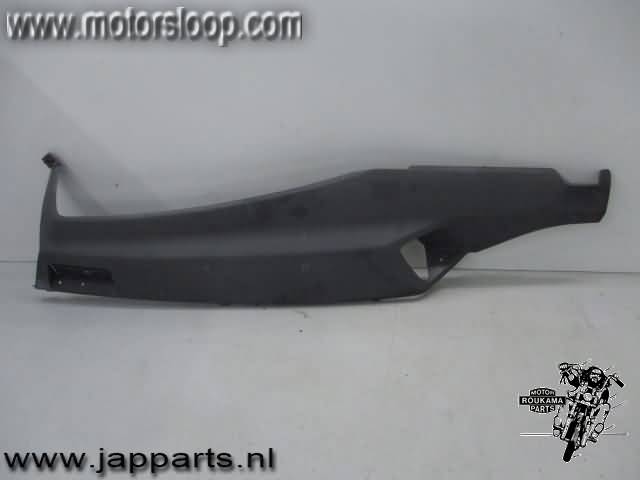 Honda CN250(MF02A) Zijkap links onder
