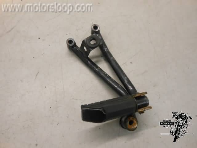 Honda CBR600F(PC19) Voetstephouder rechts achter 1