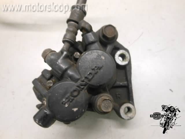 Honda VT1100C(SC18) Remklauw rechts voor 45200-MB0-911