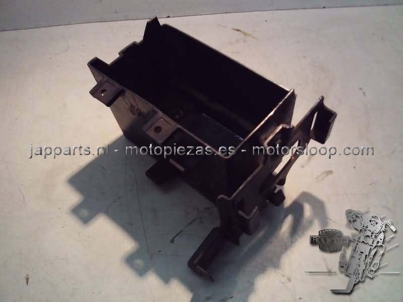 Kawasaki GTR1000(ZGT00A) Battery box