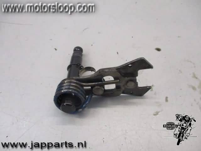 Kawasaki GPZ900R(ZX900A) Axle shift