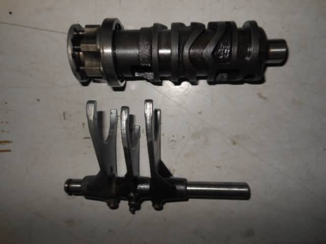 Kawasaki ZZR1100D Eje con horquillas de cambio 13239-1184