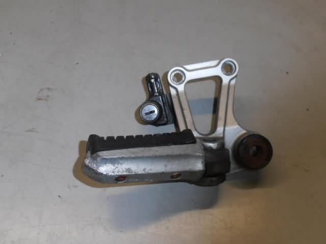 Kawasaki GPZ600R Voetstep met houder rechts achter 35011-1243