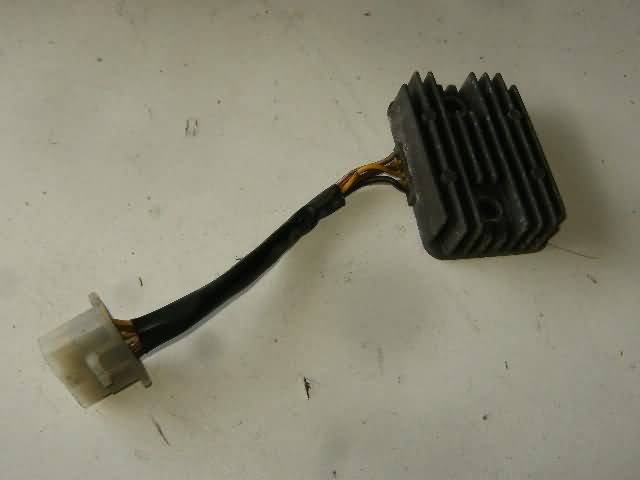 Kawasaki GPZ500S Spanningsregelaar 21066-1030