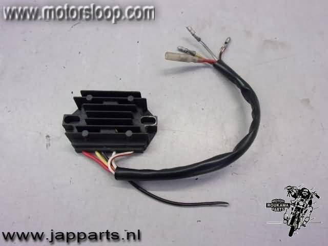 Suzuki GS550M Spanningsregelaar