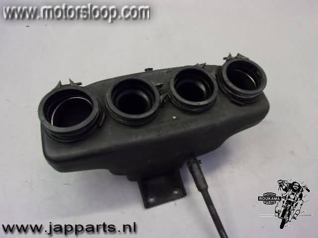 Suzuki GS550M Luchtfilterhuis 1