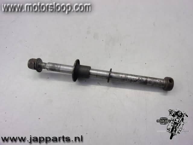 Suzuki GS550M Voorwiel as