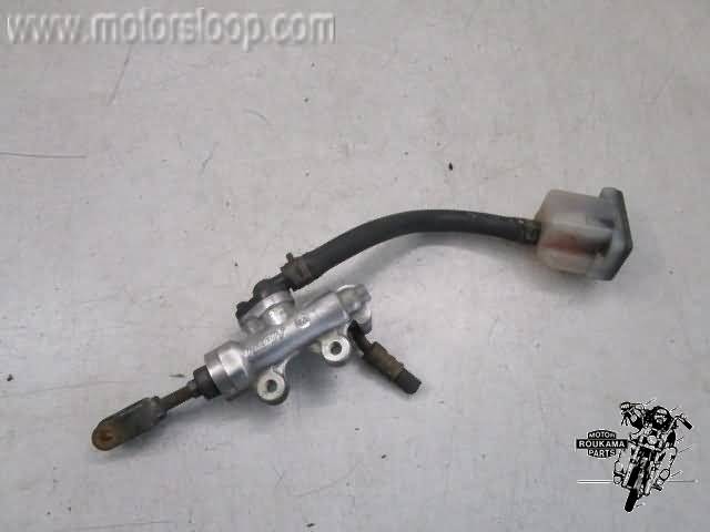 Suzuki GSF600(GN77) Rempomp achter