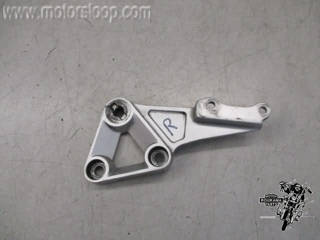 Suzuki GSX-R600(AD3112) Soporte estribera derecha