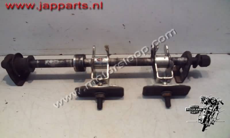 Suzuki GSX600F(AJ1112) Achterwiel as met toebehoren