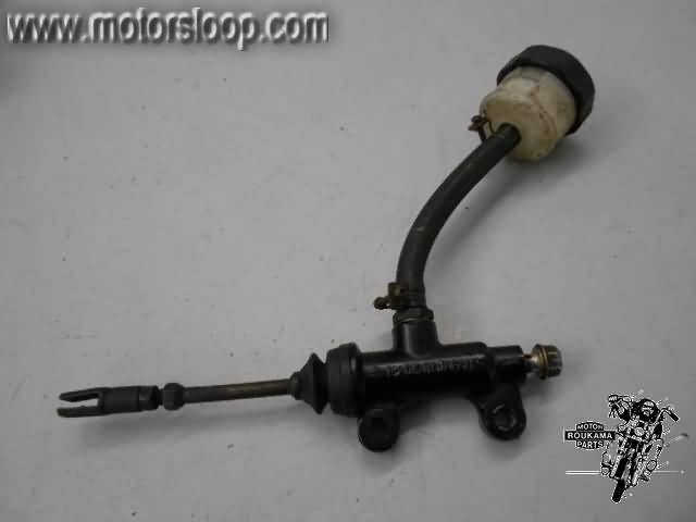Suzuki GSX750E Rear brake mastercylinder