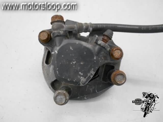 Suzuki GSX750E La pinza delantera