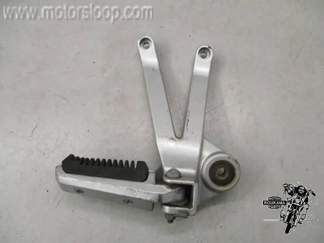 Suzuki VX800 Voetstep met houder rechts achter