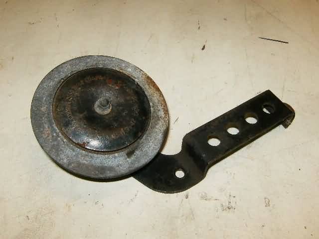 Suzuki GSX550(GN71) Horn with bracket 38500-43450