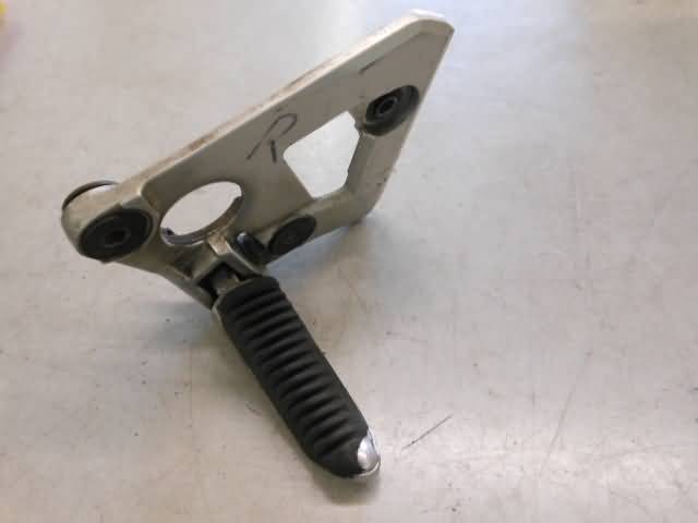 Suzuki GSX750F Voetstep met houder rechts voor 43517-20C00