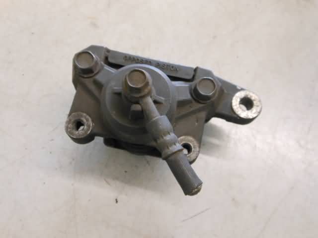 Suzuki GSX750F Remklauw achter 69100-20C01