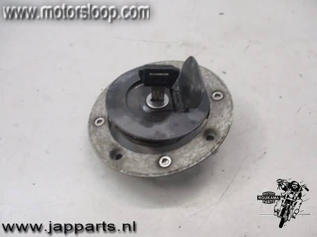Suzuki RF900R Fuel cap