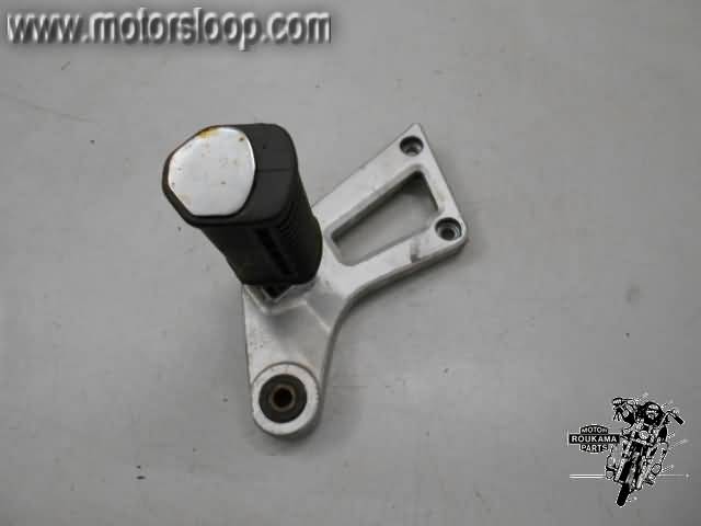 Suzuki GSX1100F(GV72) Voetstep met houder links achter