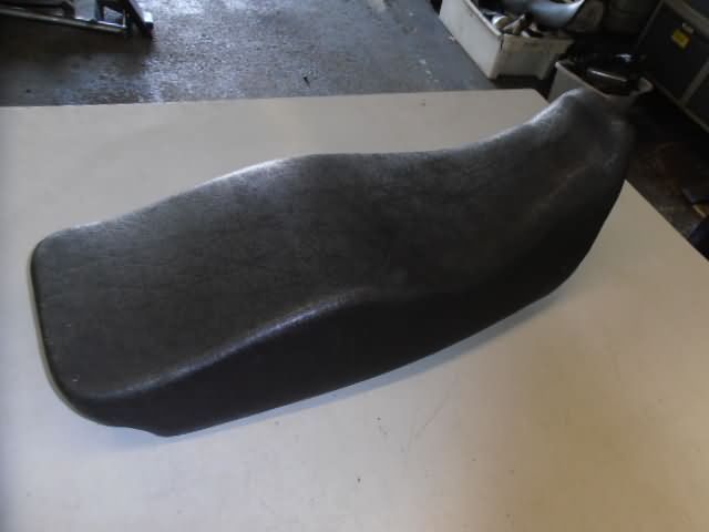 Suzuki VX800 Zadel 45100-45C20