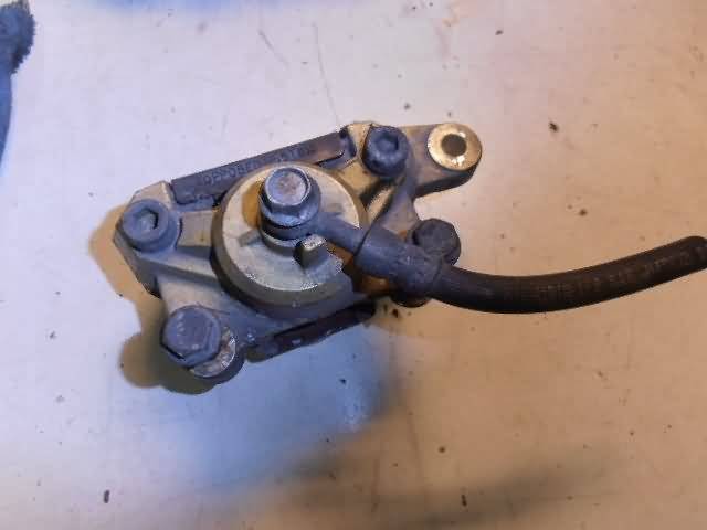 Suzuki GSX400X La pinza trasera