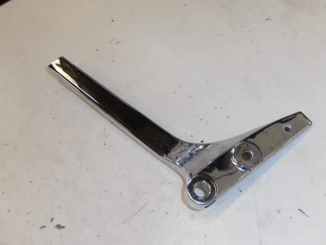 Suzuki VS800GL Rugsteunbeugel rechts