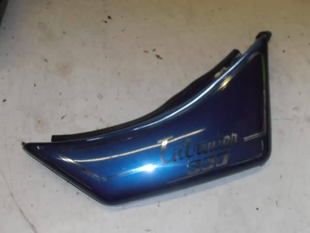 Suzuki VS800GL Zijkap rechts blauw