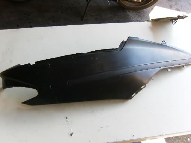 Suzuki AN400 Zijkap Rechts Achter