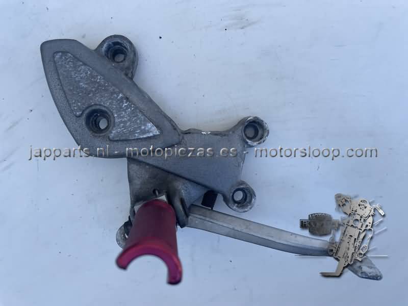 Triumph Sprint 955RS(TF605) Soporte estriberas delantera derecha