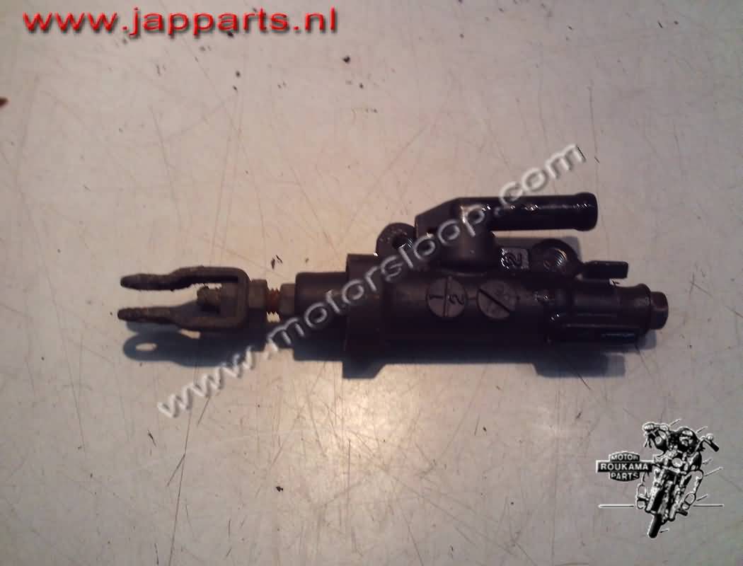 Yamaha FZS600 Bomba freno trasero