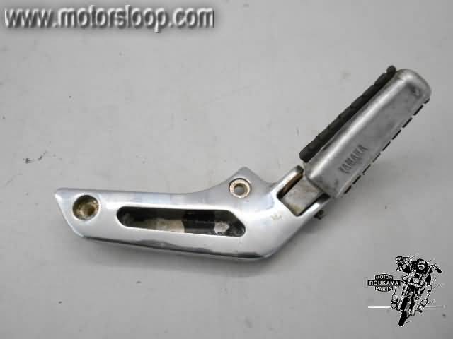 Yamaha XV700(1RR) Voetstep links achter