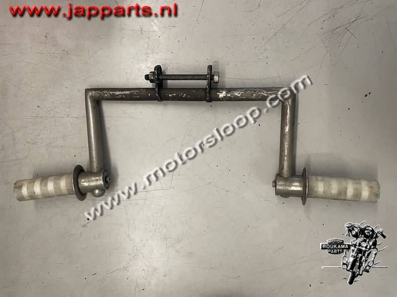 Yamaha XV750SE Voetsteun bracket compleet