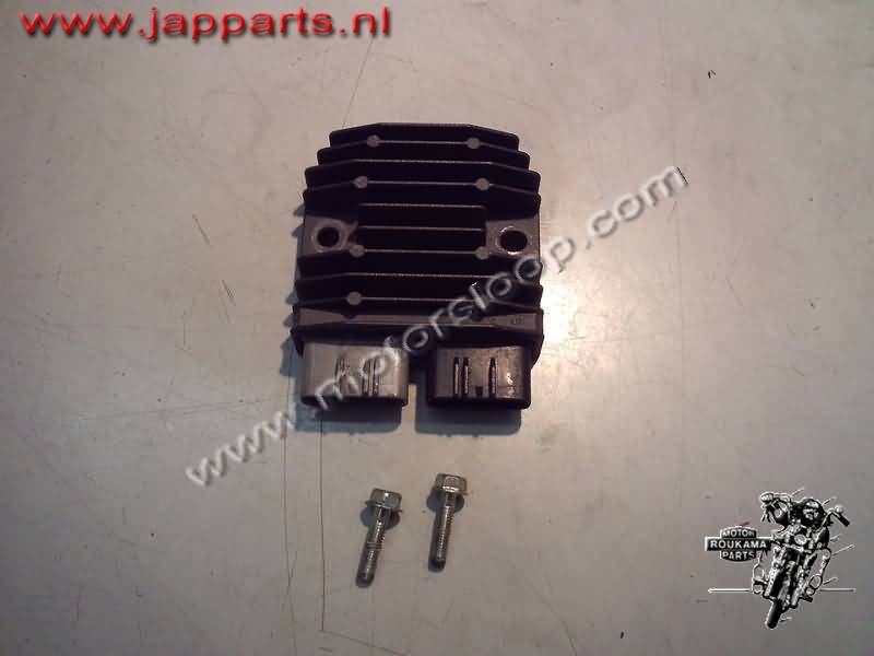 Yamaha YZF-R1(RN191) Spanningsregelaar