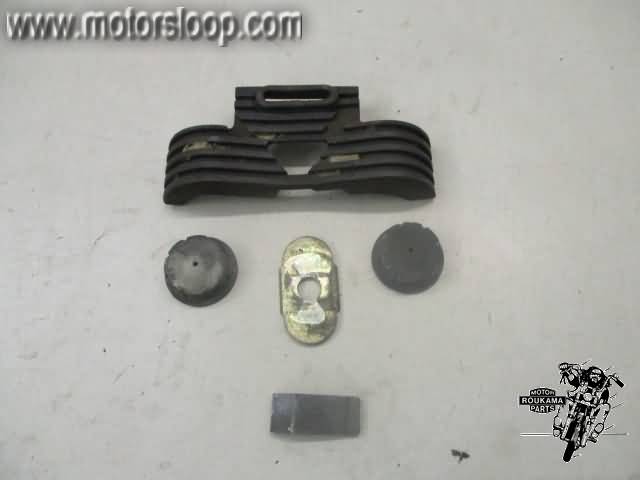 Yamaha XV920(5H1) Tank rubbers