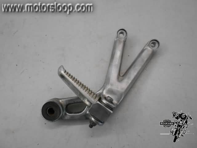 Yamaha YZF-R6(RJ031) Voetstep met houder rechts achter